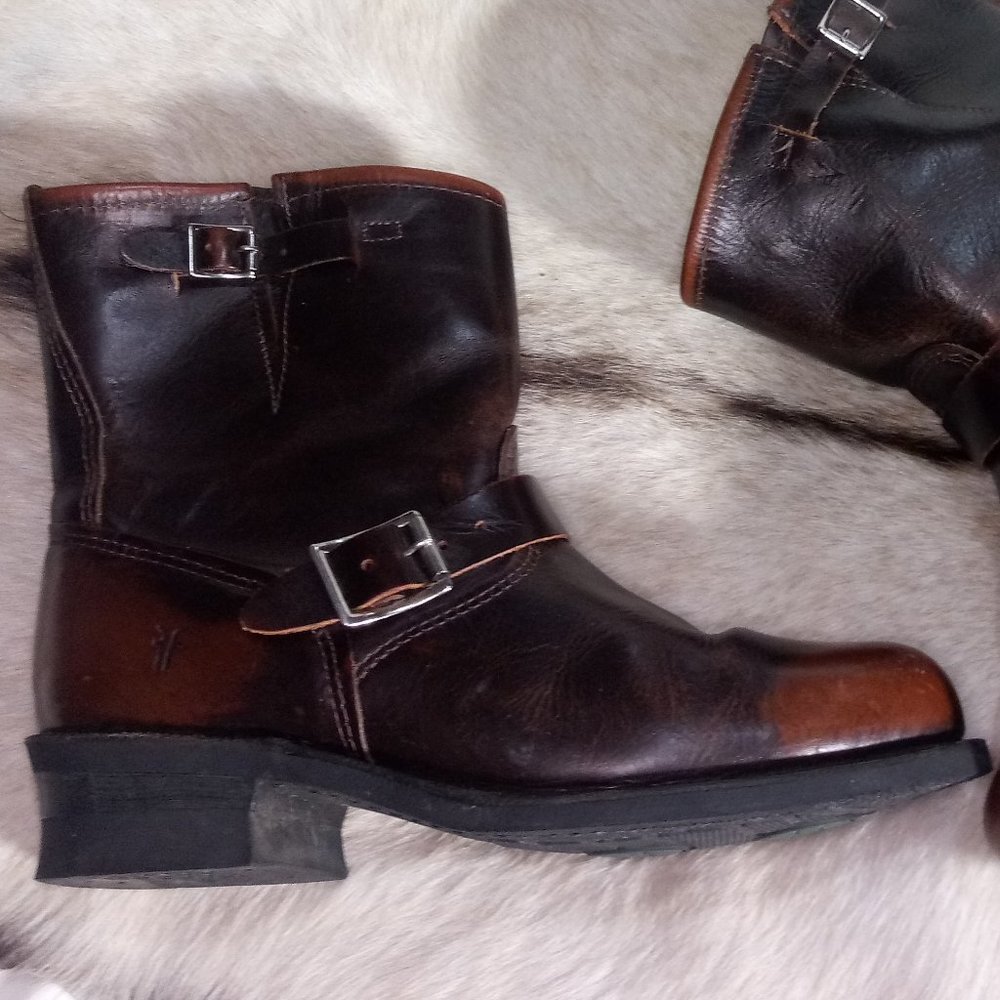 FRYE SMITH ENGINEER BOOTS CARAMEL COLOR